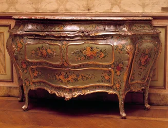 Møbler: lakeret og malet kommode fra 1700-tallet. Fremstilling af Venedig. Museum for dekorativ kunst, Paris