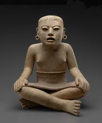 Siddende kvinde, 600-900 e.Kr. (lertøj og polykromt pigment)