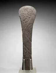 Palma med en vandfugl, 300-1200 e.Kr. (basalt)
