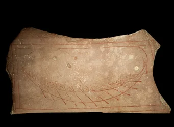 Graffiti, der repræsenterer et vikinge-roskib. 9. århundrede Stockholm, Historisk museum