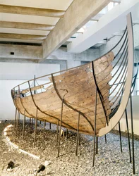 Oceangående fragtskib fra Sognefjord, det vestlige Norge, ca. 1030 (fyr, eg og lime)