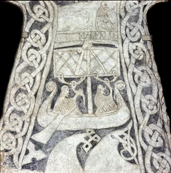 Runesten lilbjar forestiller en drakkar (sten)