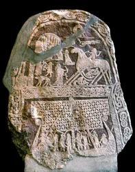 Runesten med Wotan (Odin) på sin ottebenede hest Sleipnir, der går om bord på et vikingelangskib