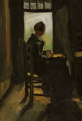 Kvinde, der sidder foran en åben dør, skræller kartofler, 1885