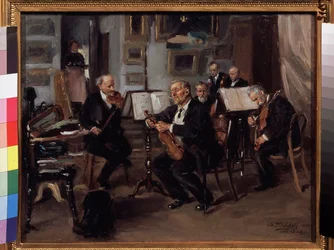 Musikalsk aften. Musikere forbereder sig på at give en koncert, de stemmer deres instrumenter mellem instrumentkasser og partiturer. Maleri af Vladimir Yegorovich Makovsky Makovsky (Makovsky, Makovskij) (1846-1920), olie s