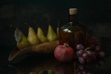 Mørkt stilleben med frugt