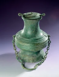 Kinesisk kunst: Bronzevase fra Thanh-Hoa (Thanh Hoa), Han-perioden før. Paris, Musee Cernuschi
