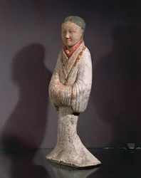 Dame i stående stilling (terracotta)