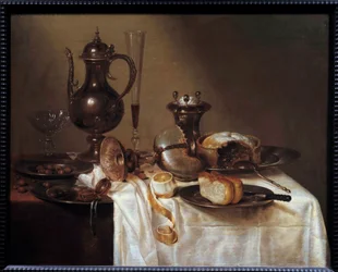 Stilleben ved det nautile bord dækket med sølvtøj, et brød, en vinflute, en tærte og en skrællet citron. Maleri af Willem Heda (1594-1670) 1642 Saint Etienne, Museum of Fine Arts
