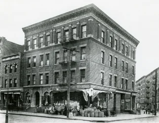 767 East 152nd Street, 7. december 1915