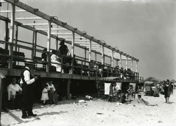 Strandscene, Coney Island, ca. 1910-21