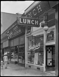 Canterbury frokostskilt på 202 (eller 178) E. 125th Street, New York City, 2. maj 1916