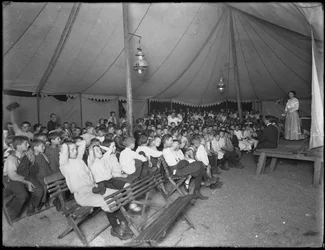 Evangelistic Society børnemøde, East 67th Street og Avenue A, New York City, 24. juli 1914