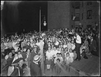 Møde i Evangelistisk Samfund, East 79th Street og Avenue A, New York City, 24. juli 1914