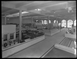 Højvinklet indvendigt billede af 95th Street Market, New York City, 25. oktober 1915