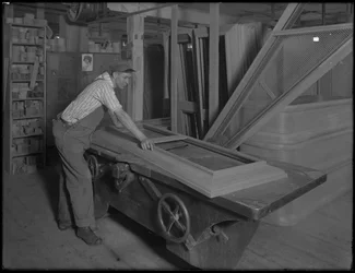 Sammenføjning af ogee af en trækiste, Oneida, New York, 3. april 1916