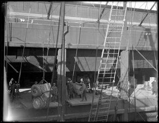 Laster et dampskib fra det øverste dæk, Chelsea Piers, New York, 1912
