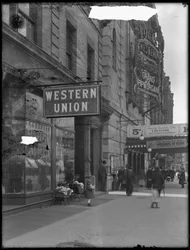 Western Union kontorskilt på W. 125th Street og St. Nicholas Avenue, New York City, 28. april 1916