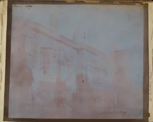 Sydfacaden på Lacock Abbey med Sharingtons tårn