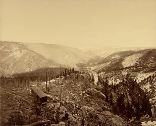 Los Pinos-dalen, set mod øst