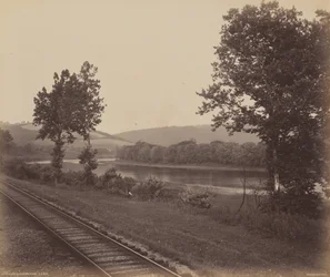 Østlig udsigt over den stående sten, ca. 1895 (foto)