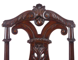 Detalje af et par hallstole fra Georg 2.s tid, udført af James Moore den Yngre, ca. 1727-31
