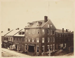 Marshall House, Alexandria, Virginia, august 1862 (albumin print monteret på vævet papir)