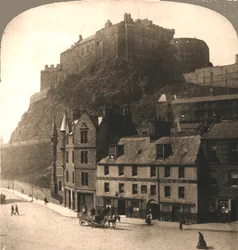 Edinburgh Castle fra Grasmarket, Skotland.