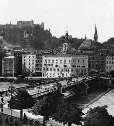Bro over Salzach, Salzburg, Østrig, ca. 1900-tallet.