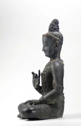 Bodhisattva i nepalesisk-kinesisk stil (lak, klud, spor af blå, guld og grøn maling og bladguld)