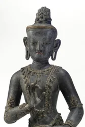 Bodhisattva i nepalesisk-kinesisk stil (lak, klud, spor af blå, guld og grøn maling og bladguld)