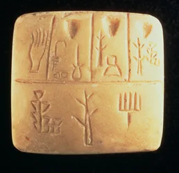 00321 Tablet med piktografisk inskription, Mesopotamisk, slutningen af det 4. århundrede f.Kr. (kalksten)