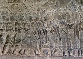 Angkot Wat, Angkor, Cambodja Tidligt 12. århundrede med senere tilføjelser. Denne detalje af reliefferne i galleriet viser THAI-folket, der marcherer som allierede i Khmer-hæren