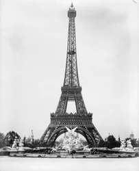 Eiffeltårnet og Fountain Coutan, Paris Exposition