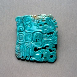 Gravering af Itzamna fra en grav i Topoxte, Peten, Guatemala, klassisk periode, ca. 300-900 e.Kr. (jade)