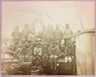 Arktisk ekspedition (1875-1876) af kaptajn George Nares (1831-1915): Gruppe af indfødte på 