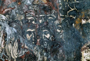 Mandsfigurer, beskadiget freskomaleri på loftet af kirken Agios Vasileios, Vavouledo, Kreta, Grækenland (foto)