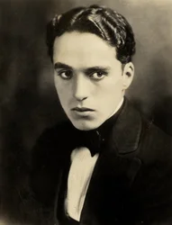 Portræt af Charlie Chaplin, ca. 1918 (sepia foto)