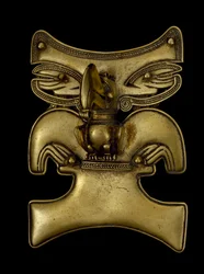 Vedhæng af en shaman forvandlet til en tukan, 500-1550 AD (guld)